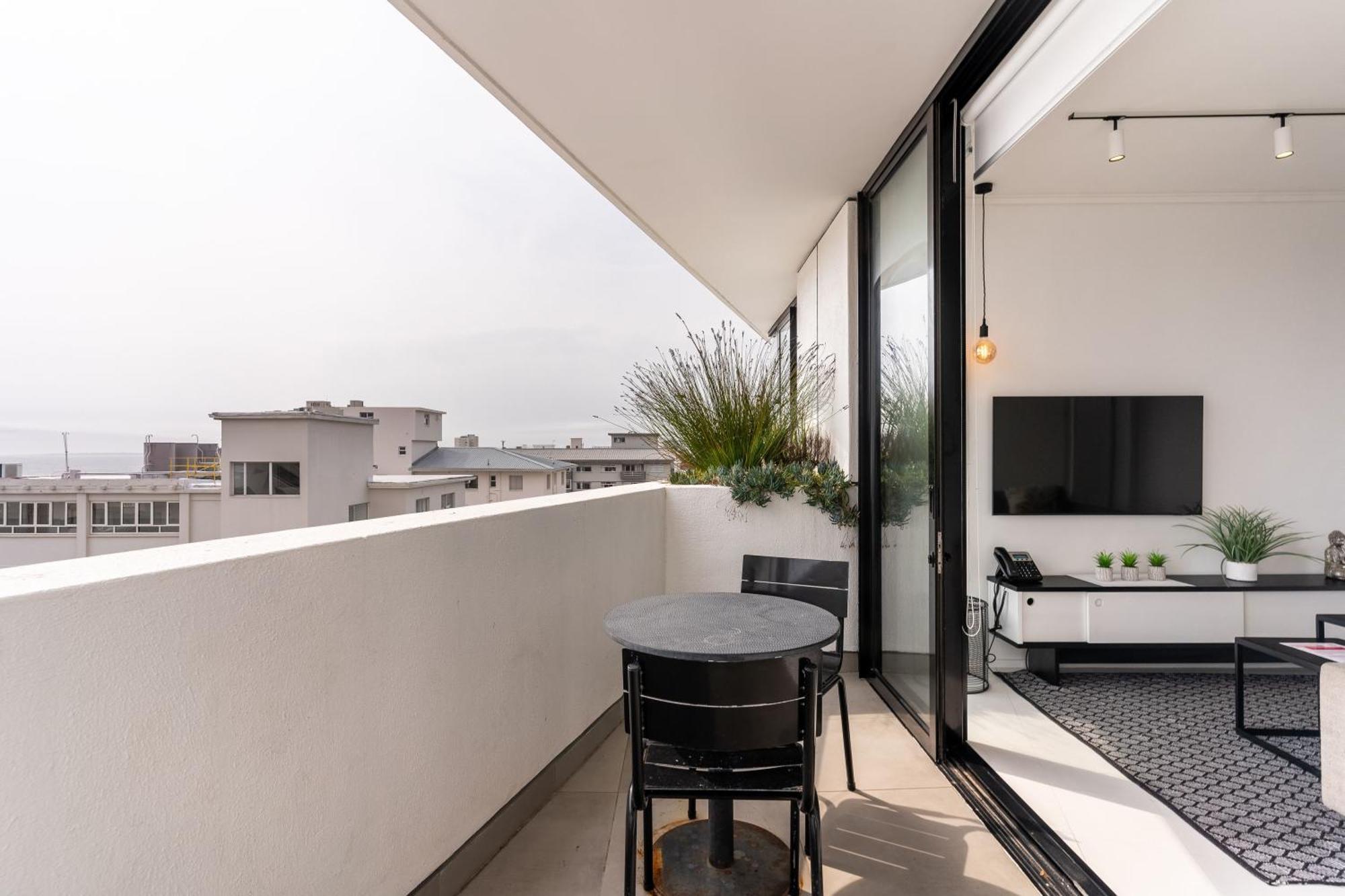 Flamingo 701: 7th Floor Sea View Cape Town